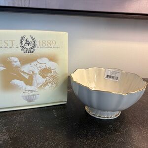 NEW Lenox Ivory and Gold Scalloped Bowl New with box and tags in tact